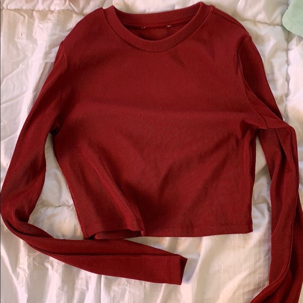 Cropped red shirt